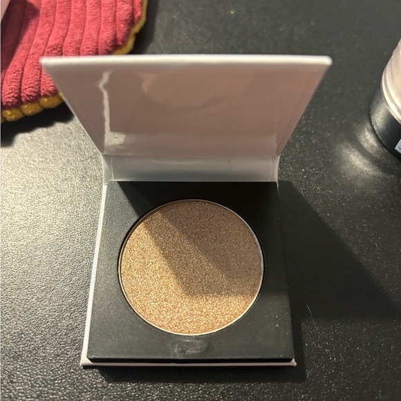 Make Up Lot (Small Makeup Bag with 3 items) - Picture 6 of 9